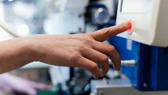 Automatyzacja procesu dozowania — kiedy postawić na dozownik celkowy, a kiedy na podajnik mikrododatków?