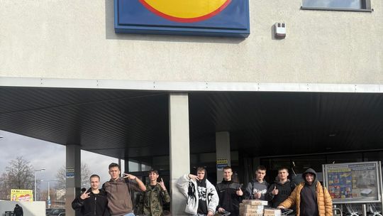 Chłopcy z ZS1... wykupili wszystkie pączki!