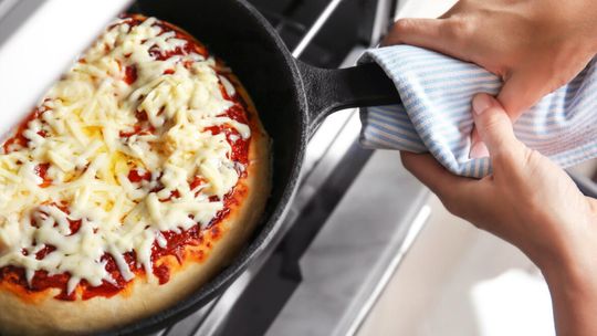 Jak przygotować domową pizzę idealną na zimowe  wieczory