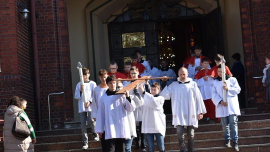 MYSZKÓW. DROGA KRZYŻOWA ULICAMI MIASTA, W PARAFII ŚW. STANISŁAWA BISKUPA I MĘCZENNIKA.  ZDJĘCIA