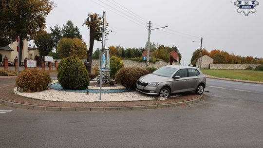MYSZKÓW. PIJANY REKORDZISTA ZA KERONICĄ - 4 PROMILE ALKOHOLU. ZOSTAWIŁ AUTO NA WYSEPCE RONDA, A POTEM NIE UMIAŁ WYJŚĆ Z ROWU