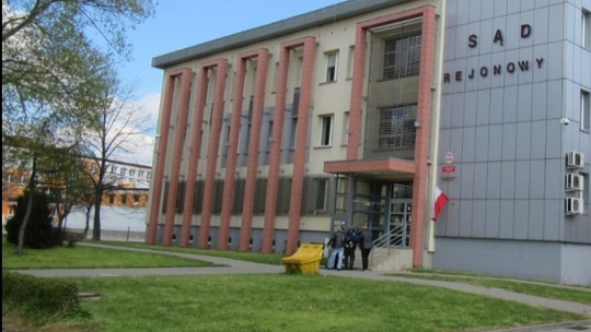 MYSZKÓW. UKRAINIEC SKAZANY , NA 5 LAT WIĘZIENIA ZA NAPAD NA KIEROWCĘ BUSA