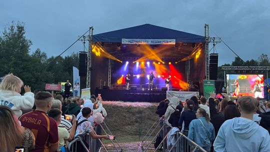 Niegowa pożegnała lato z rozmachem. DJ Hubertus zrobił plenerowy klub, Weekend i After Party śpiewały z tłumem
