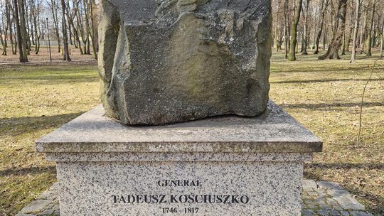 Pomniki generała Tadeusza Kościuszki w Zawierciu oraz Szczekocinach