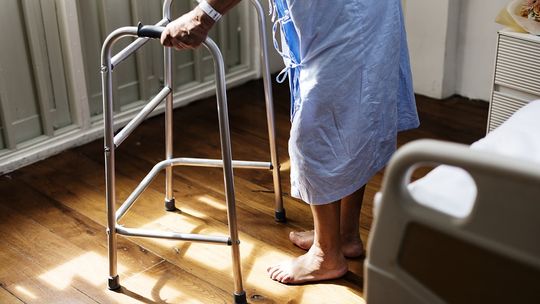 Pośrednicy chcą tysięcy złotych za pomoc przy świadczeniu wspierającym. ZUS: u nas pomoc jest bezpłatna