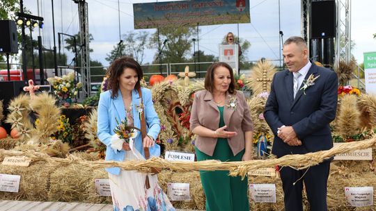 Święto Plonów w Drochlinie. Dożynki Gminy Lelów połączyły tradycję z zabawą