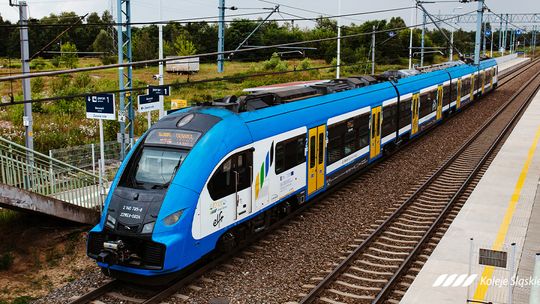 WAKACYJNA PODRÓŻ POCIĄGMI KOLEI ŚLĄSKICH ZA 10 ZŁOTYCH. JAK SKORZYSTAĆ Z TAKIEJ OFERTY