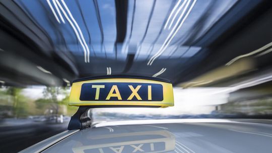 Zalety korzystania z usług taxi zamiast komunikacji publicznej