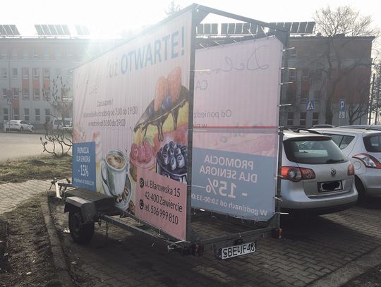 BEZCZELNOŚĆ! To parking dla pacjentów a nie miejsce na reklamę!