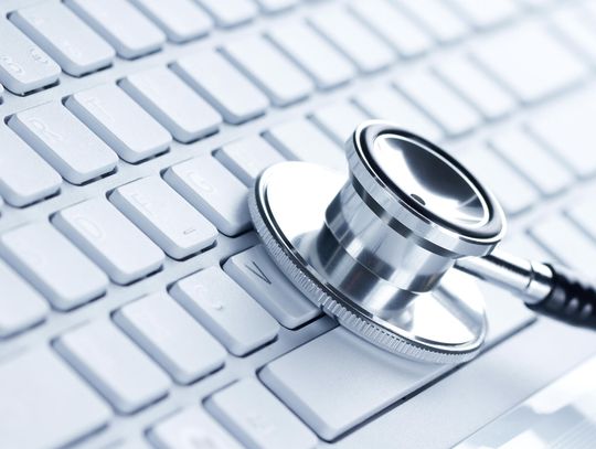 Biały ekran w laptopie – poznaj najczęstsze przyczyny