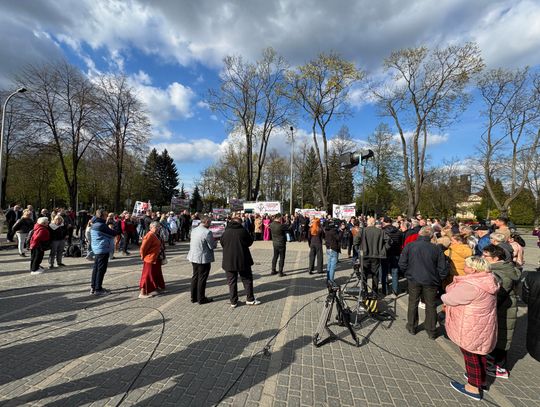 BLADO I SŁABO. GARSTKA LUDZI NA PROTEŚCIE PRZECIWKO KOPALNI