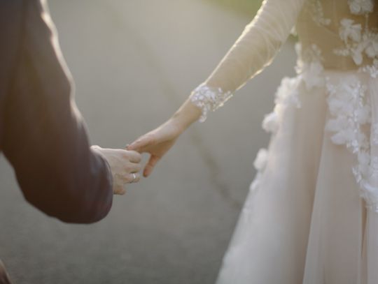 Czarna suknia ślubna - własny styl czy przesada?