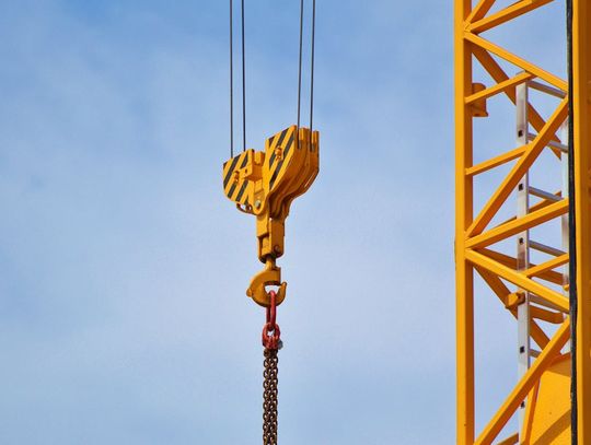 Czym jest usługa dźwigowa? Odkryj zalety i zastosowania tej niezbędnej technologii!