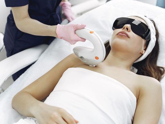Depilacja laserowa a depilacja tradycyjna – najważniejsze różnice