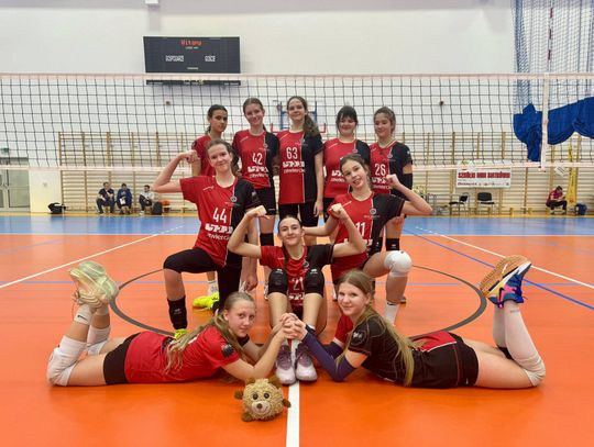 DWIE DRUŻYNY DWÓJKI ZAWIERCIE NA PODIUM DWIE DRUŻYNY DWÓJKI ZAWIERCIE NA PODIUM