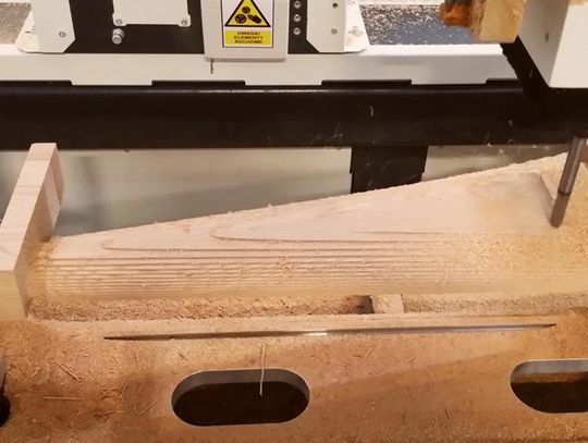 Frezowanie CNC na podzielnicy – nowoczesna alternatywa dla toczenia