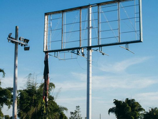 Ile kosztuje billboard przy autostradzie? Poradnik inwestora Ile kosztuje billboard przy autostradzie? Poradnik inwestora