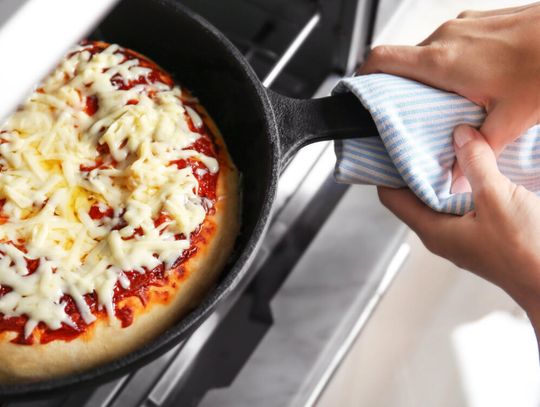 Jak przygotować domową pizzę idealną na zimowe wieczory Jak przygotować domową pizzę idealną na zimowe wieczory
