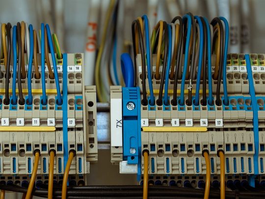 Jak wybrać najlepszą hurtownię elektryczną? Poradnik dla klientów indywidualnych i firm. Jak wybrać najlepszą hurtownię elektryczną? Poradnik dla klientów indywidualnych i firm.