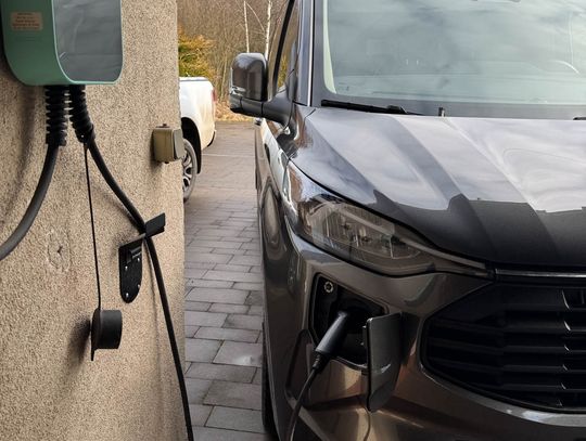 JEŹDZILIŚMY TRANSITEM CUSTOM. HYBRYDA PLUG-IN JEŹDZILIŚMY TRANSITEM CUSTOM. HYBRYDA PLUG-IN