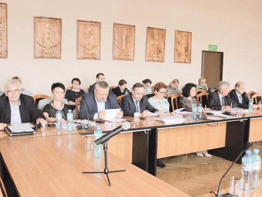 KOSMETYCZNE ZMIANY NAZW SZKÓŁ I BEZZASADNE SKARGI