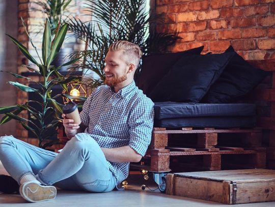 Męska elegancja w domu - jak wyglądać stylowo nawet podczas relaksu? Męska elegancja w domu - jak wyglądać stylowo nawet podczas relaksu?