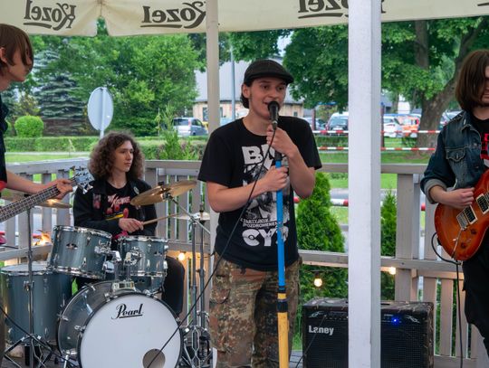 Młody miejscowy zespół zAczyn zagrał w Musztardówce swój debiutancki koncert! Zawierciański zespół zAczyn
