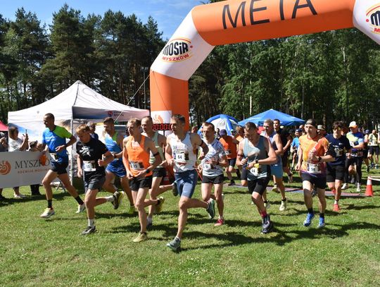 MYSZKÓW. 47. MIĘDZYNARODOWY BIEG V STAWÓW NA DOTYKU JURY W ATMOSFERZE DOBREJ ZABAWY I RODZINNEGO PIKNIKU. ZDJĘCIA