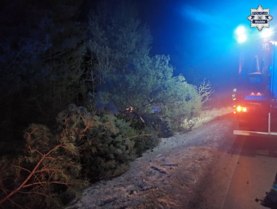 MYSZKÓW. BMW DACHOWAŁO. DWIE OSOBY RANNE. ZDJĘCIA