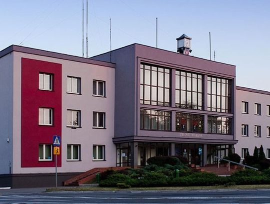 MYSZKÓW. EWEAKUACJA URZĘDU MIASTA, ALARM BOMBOWY