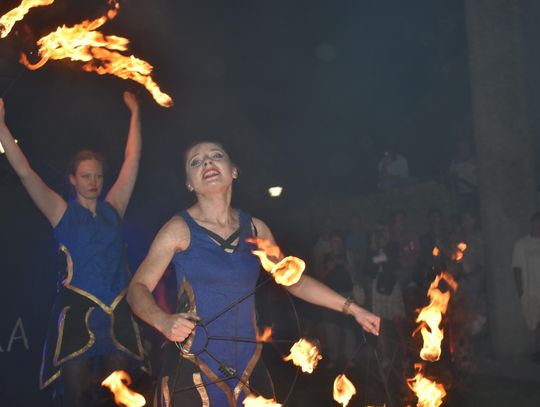MYSZKÓW. NOC ŚWIĘTOJAŃSKA NA DOTYKU JURY. PUSZCZANIE WIANKÓW. NIEZWYKLE WIDOWISKOWY TEATR OGNIA. ZDJĘCIA MYSZKÓW. NOC ŚWIĘTOJAŃSKA NA DOTYKU JURY. PUSZCZANIE WIANKÓW. NIEZWYKLE WIDOWISKOWY TEATR OGNIA. ZDJĘCIA