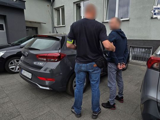 MYSZKÓW. PIJANY KIEROWCA (3,5 PROMILA ALKOHOLU W ORGANIZMIE) UCIEKAL PRZED POLICJĄ. MIAŁ JUŻ DOŻYWOTNI ZAKAZ PROWADZENIA POJAZDÓW ZA JAZDĘ PO PIJANEMU