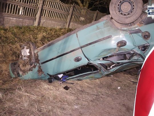 MYSZKÓW. TRAGICZNY WYPADEK W STAREJ HUCIE, ZGINĄŁ 33-LETNI PASAŻER AUTA. 21-LETNI KIEROWCA BYŁ NIETRZEŹWY. ŚLĄSKA POLICJA OGŁOSIŁA CZARNY ALERT