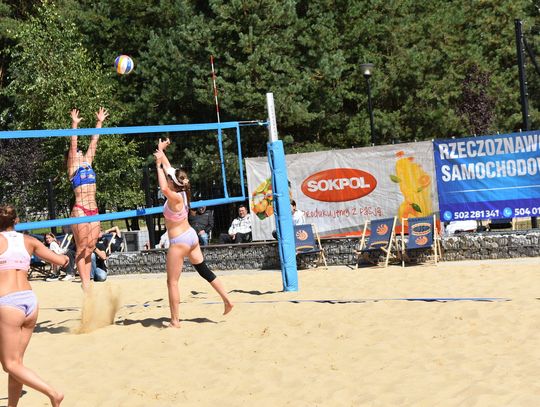 MYSZKÓW. WIELKI FINAŁ X OTWARTYCH MISTRZOSTW ŚLĄSKA W SIATKÓWCE PLAŻOWEJ NA DOTYKU JURY. ZDJĘCA