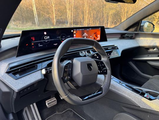 3008: NIETYPOWY SUV Z RODZINY PEUGEOT