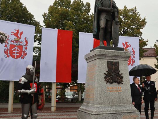 ODSŁONIĘCIE POMNIKA KRYSTYNA Z KOZIEGŁÓW
