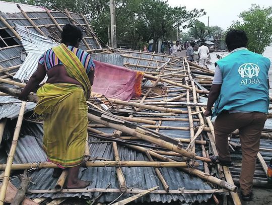 Ofiary cyklonu Amphan walczą ze skutkami żywiołu 