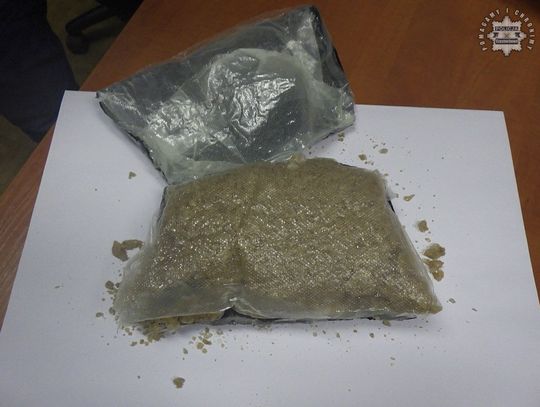 ORGANIZOWAŁ IMPREZY I PODAWAŁ GOŚCIOM NAPAR WYWOŁUJĄCY HALUCYNACJE  I STANY EUFORYCZNE. ZA UDZIAŁ W IMPREZIE BRAŁ 1500 ZŁ OD OSOBY