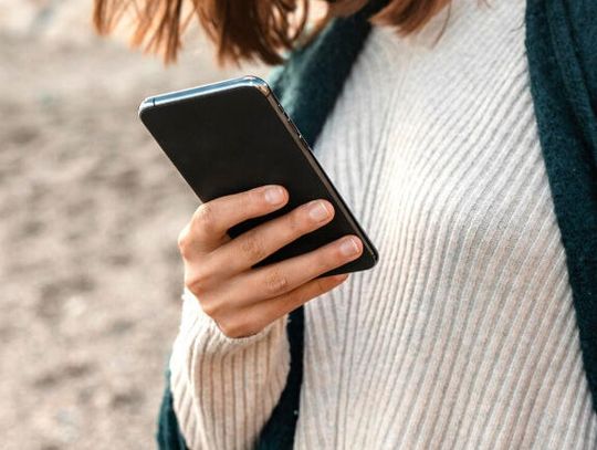 Polacy coraz chętniej sięgają po używane i odnowione smartfony