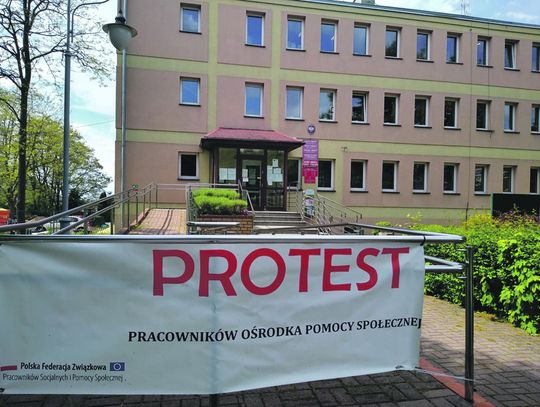 PROTEST W OŚRODKU POMOCY SPOŁECZNEJ WE WŁODOWICACH