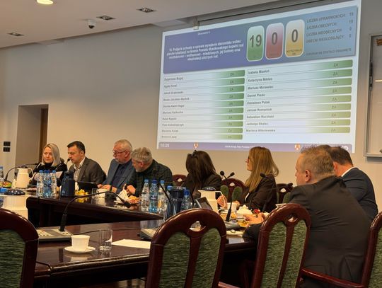 RADA POWIATU POZYTYWNIE O BUDOWIE KOPALNI RADA POWIATU POZYTYWNIE O BUDOWIE KOPALNI