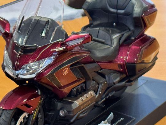 Sympatyczny prezent od Hondy. Tylko pierwszych 1000 nabywców Honda Gold Wing Tour 50th Anniversary Sympatyczny prezent od Hondy. Tylko pierwszych 1000 nabywców Honda Gold Wing Tour 50th Anniversary