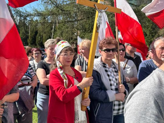 WALIĆ KRZYŻEM W IMIGRANTÓW? KONFEDERACJA STRASZY ISLAMEM