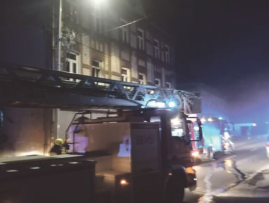 WŚRÓD POSZKODOWANYCH BYLI DWAJ INTERWENIUJĄCY POLICJANCI