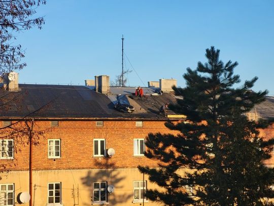 Wymiana poszycia na dachu przy Wojska Polskiego 2