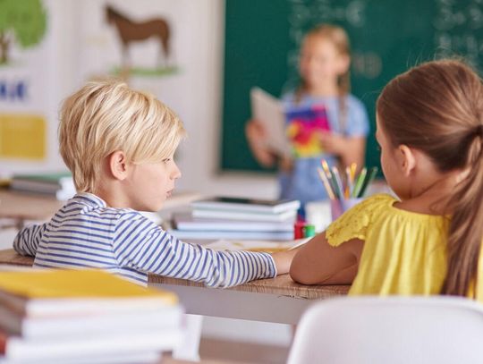 Z jakimi problemami mierzą się uczniowie szkół podstawowych? – Raport Akademii Przyszłości