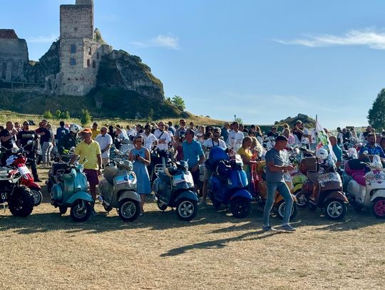 Za nami Vespaniały zlot Vespy w Olsztynie. Był rekord, około 215 skuterów na rynku! Za nami Vespaniały zlot Vespy w Olsztynie. Był rekord, około 215 skuterów na rynku!