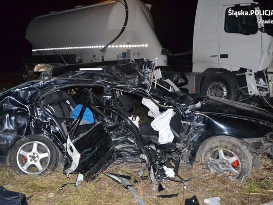 ŻAŁOBA PO ŚMIERCI 19-LATKÓW Z KROCZYC ŻAŁOBA PO ŚMIERCI 19-LATKÓW Z KROCZYC