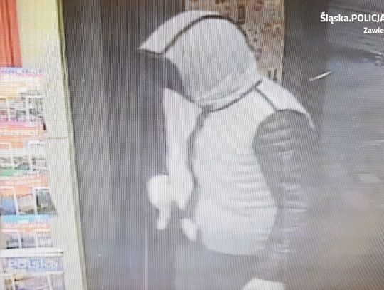 ZAMASKOWANY MĘŻCZYZNA OKRADŁ STACJĘ PALIW