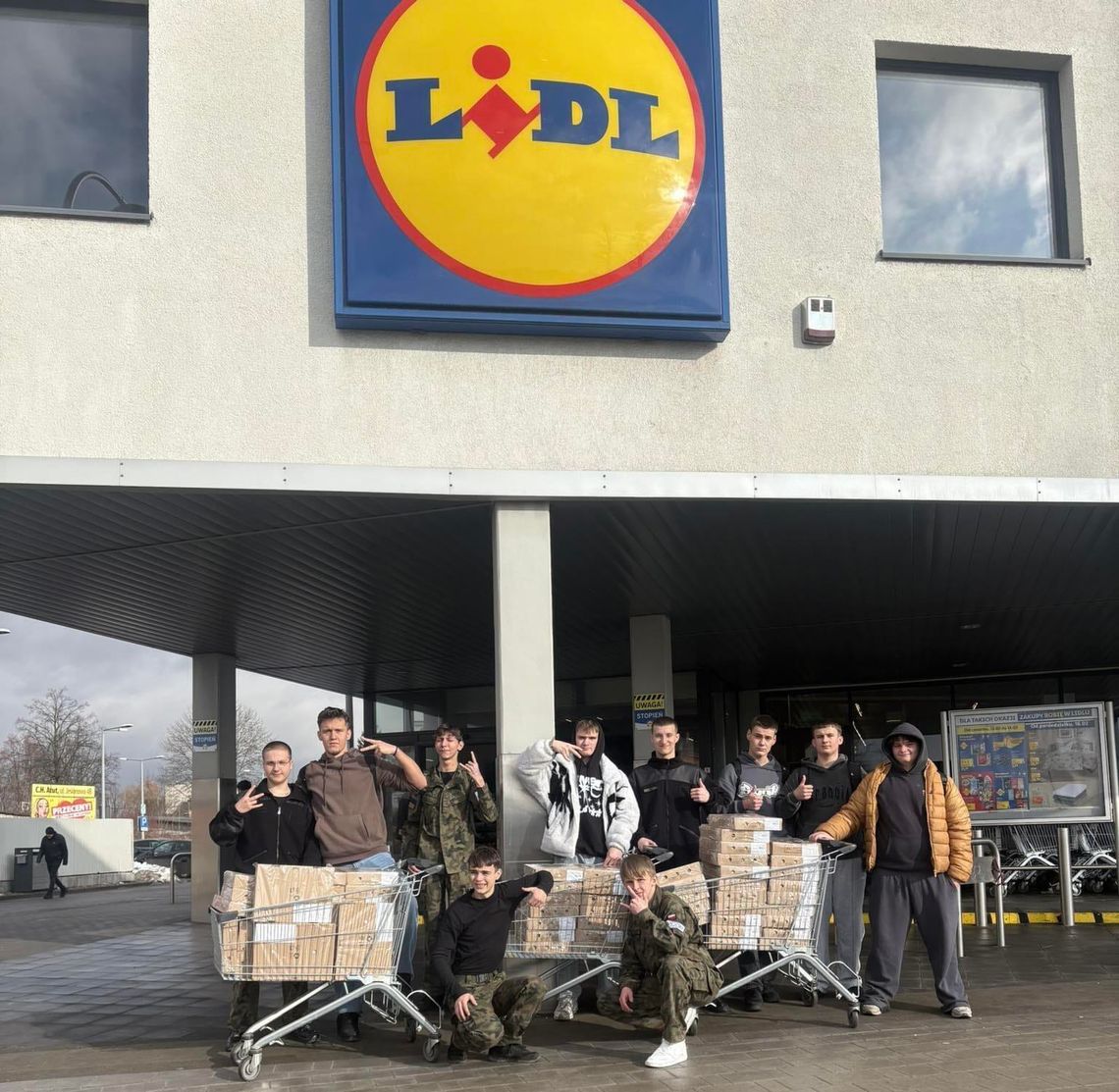 Chłopcy z ZS1... wykupili wszystkie pączki!